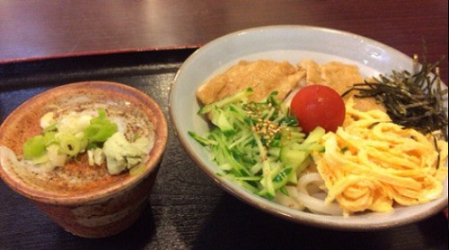 冷やしきつねうどん