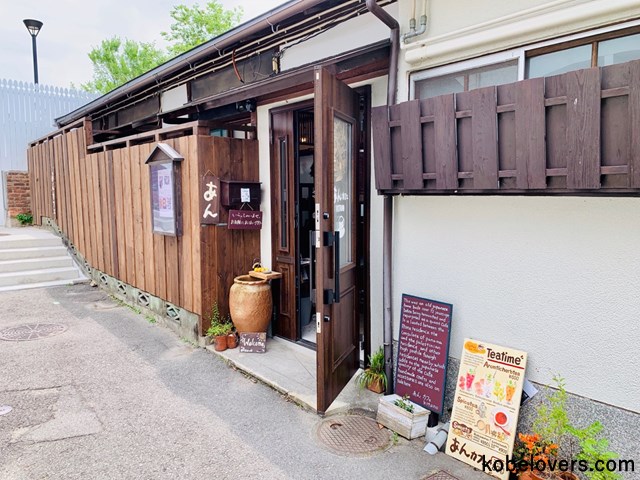 神戸北野異人館 パラスティン邸で犬とカフェ 結婚式も開ける魅力の洋館 神戸lovers
