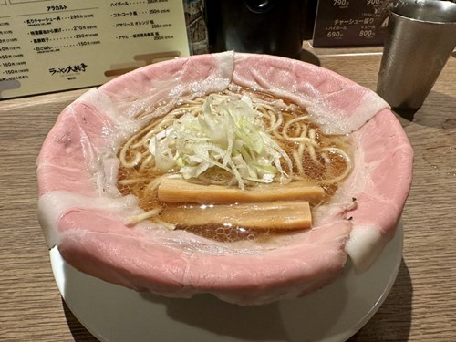 ラーメン大戦争 梅田店のピストル